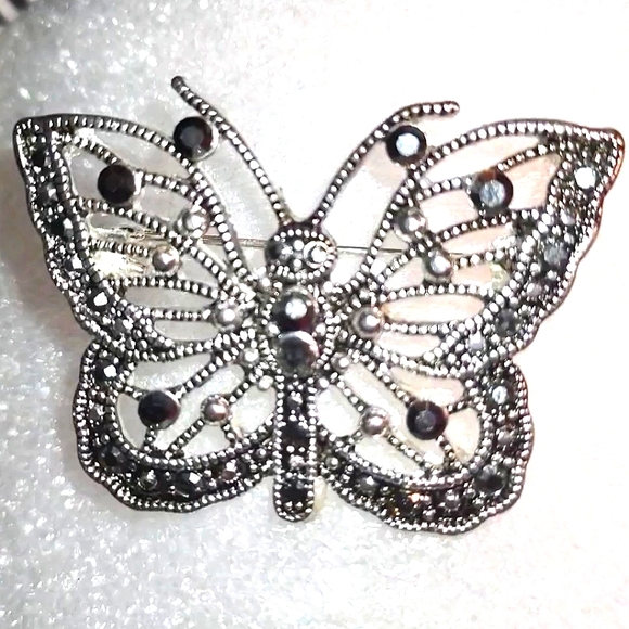 Vintage Butterfly Brooch - Picture 8 of 9
